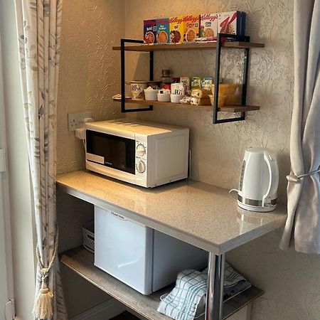 Bed and Breakfast Crossroads Holyhead Exteriér fotografie